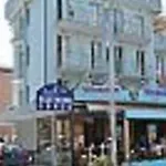 Blue Moon Hotel 3*